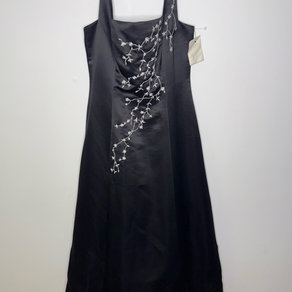 Liz Claiborne Collection Dresses & Skirts - Elegant Strapless Black Dress with Floral Embroidery